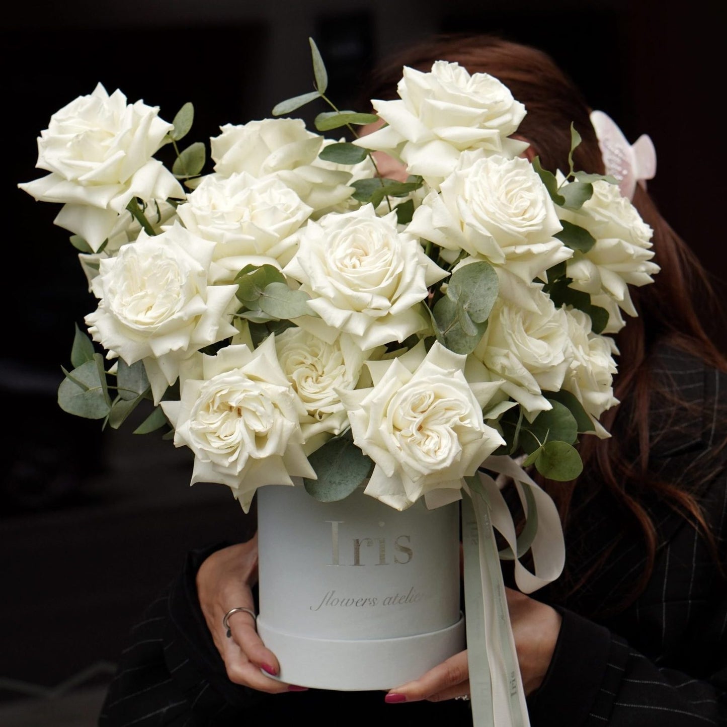 Flowerbox of white roses