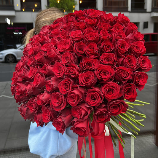 Bouquet of red roses