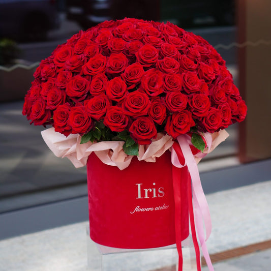 Flowerbox of red roses